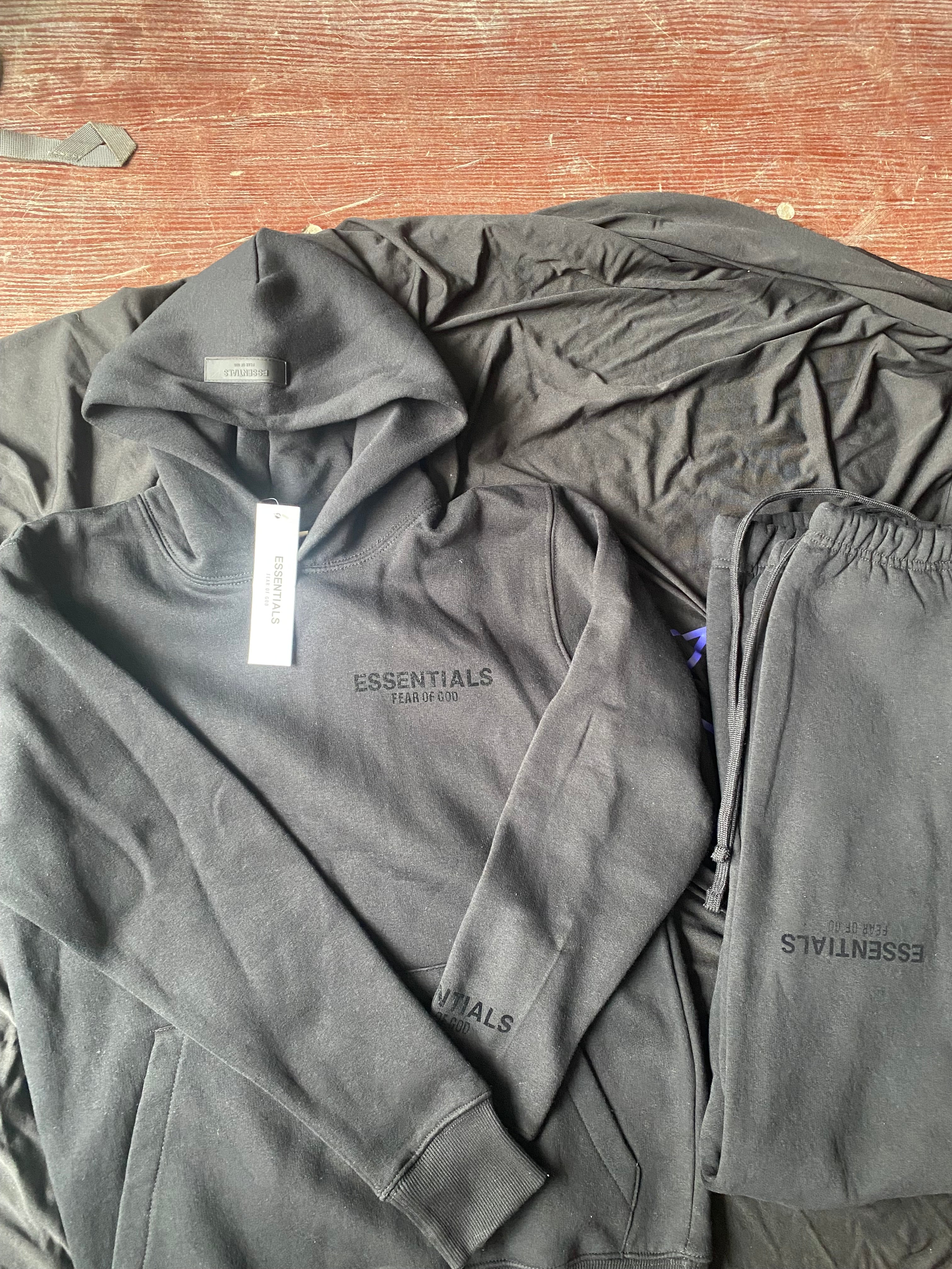 Essential’ Tracksuits