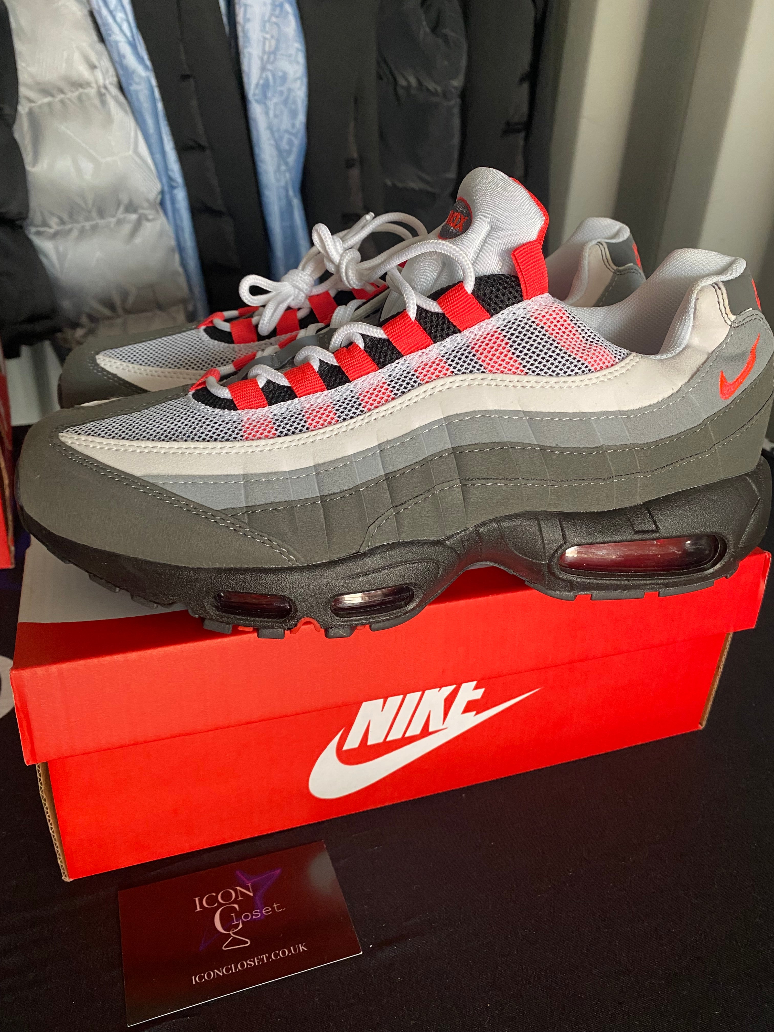 95s Light Red/White